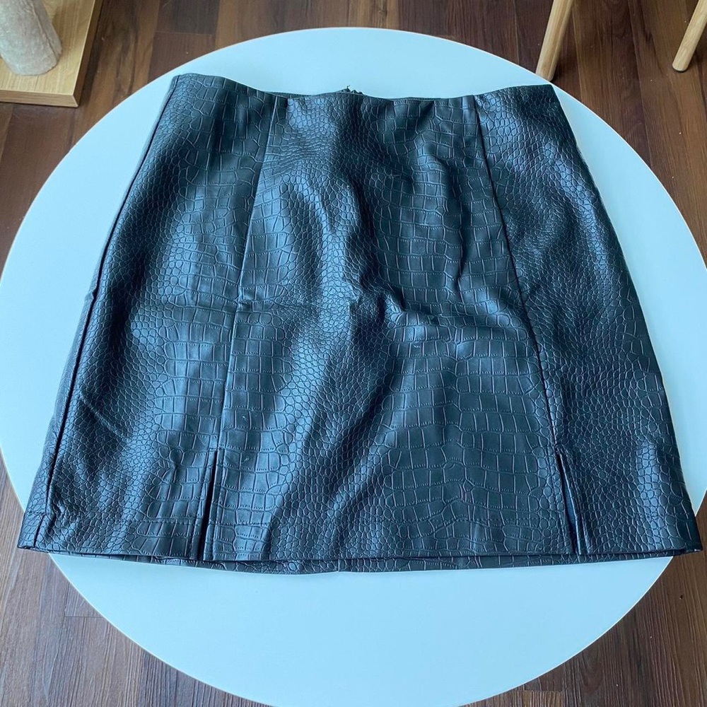 Francesca’s Crocodile Print Faux Leather Mini Skirt Size M